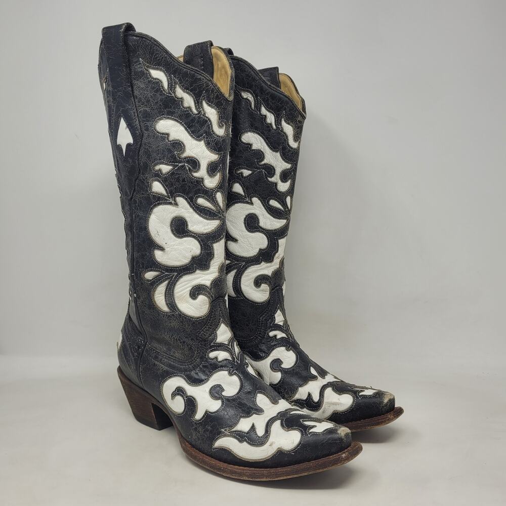 Corral Black Heeled Boots with Ornate Embroidery